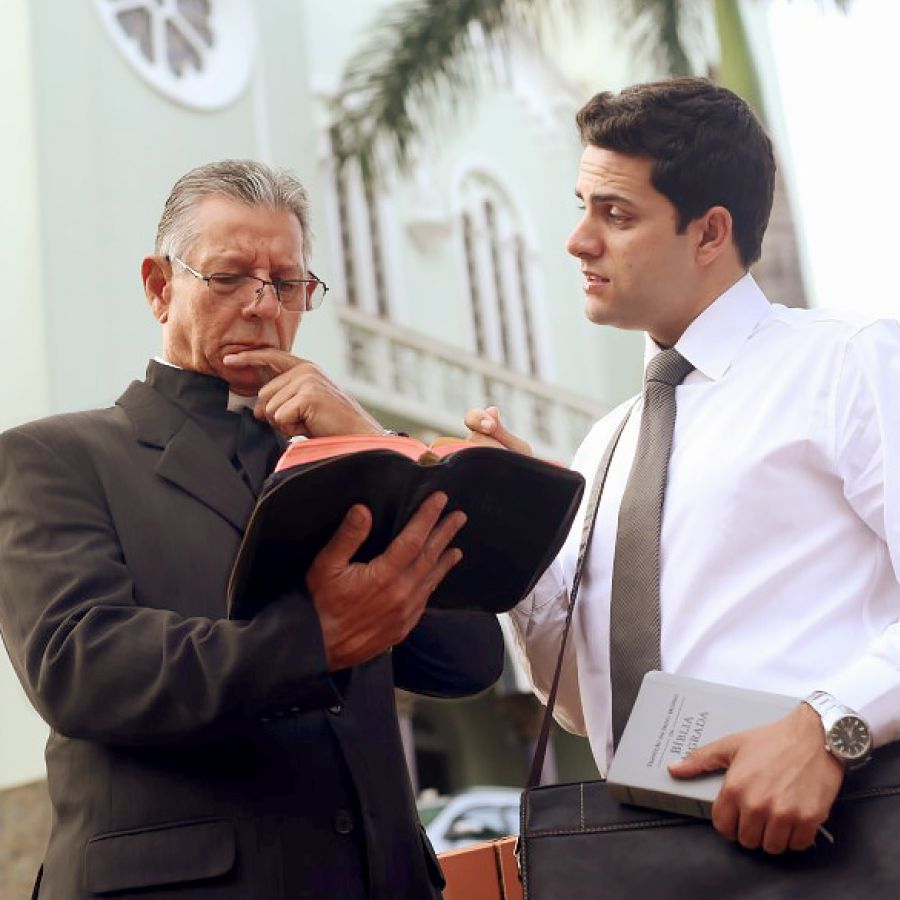 A brother shows a clergyman a scripture in his own Bible