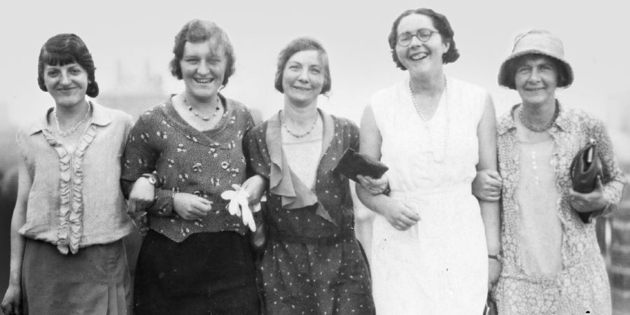 Five English pioneer sisters who attended the 1931 convention in Paris, France