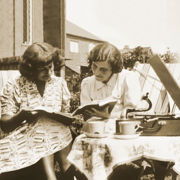 A Kingdom publisher using a phonograph in the preaching work