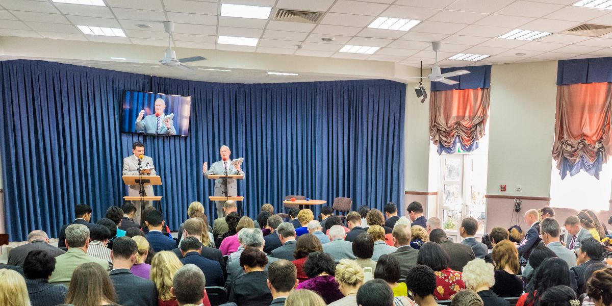 Stephen Lett of the Governing Body gives the dedication talk for the Kyrgyzstan branch office