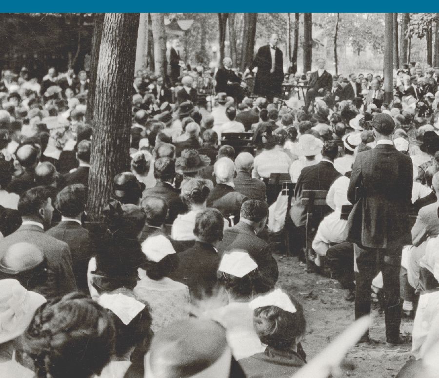 Joseph F. Rutherford talking to a large audience seated under trees at the 1919 Bible Students’ convention.
