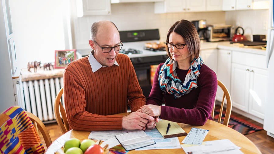 Back in their country of origin, the same couple pray to Jehovah to help them cope with the challenges they face