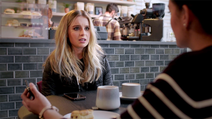 A scene from the video ‘Experience the Joy of Disciple-Making​—Improve Your Skills—​Illustrating Key Points.’ Jade asks Neeta a question.