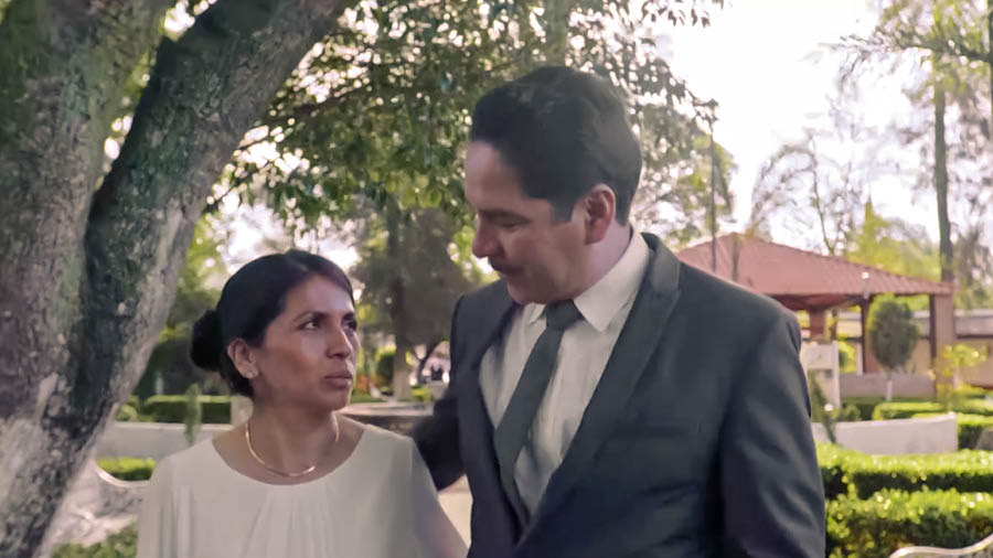 A scene from the video “Learn From Them​—Samuel.” Danny’s parents after a period of public witnessing with Danny.
